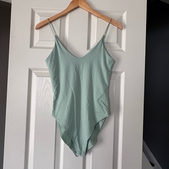 gaze Tops - ☆ 3/$10 - Gaze Vneck Sage Bodysuit Size S